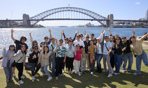Sinyi Sydney Harbour Bridge Group Photo